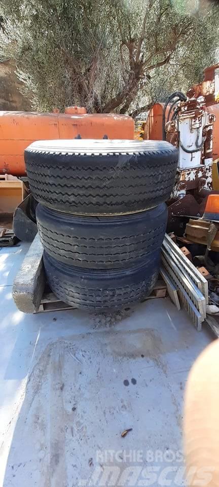 Bridgestone 385/65R22.5 Däck, hjul och fälgar
