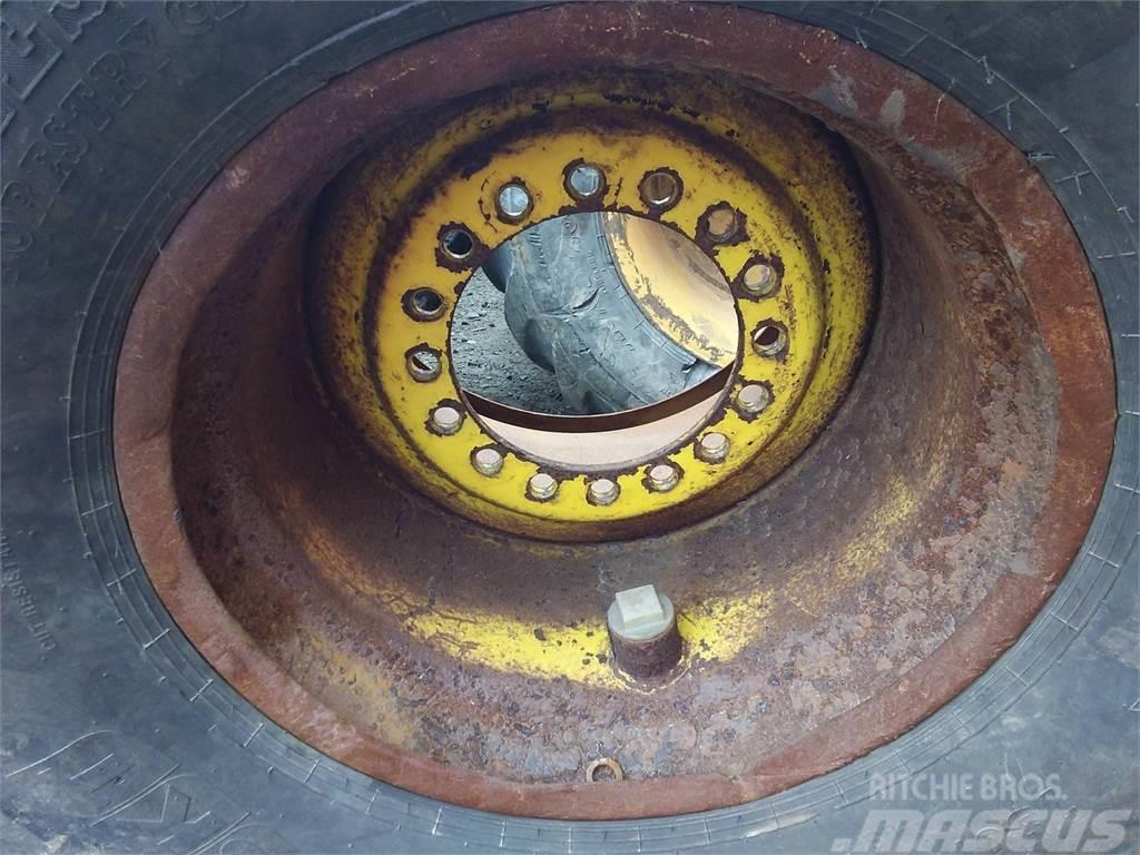 John Deere 1710d 24x26,5 Däck, hjul och fälgar