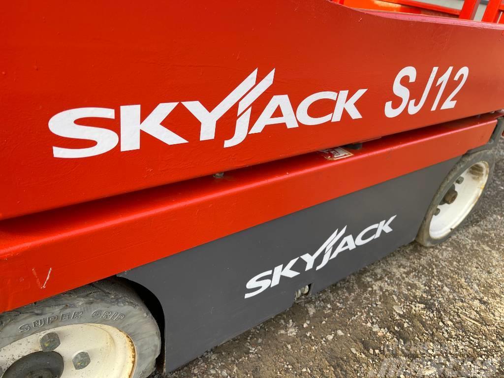 SkyJack SJ 12 Pelarlift Saxliftar