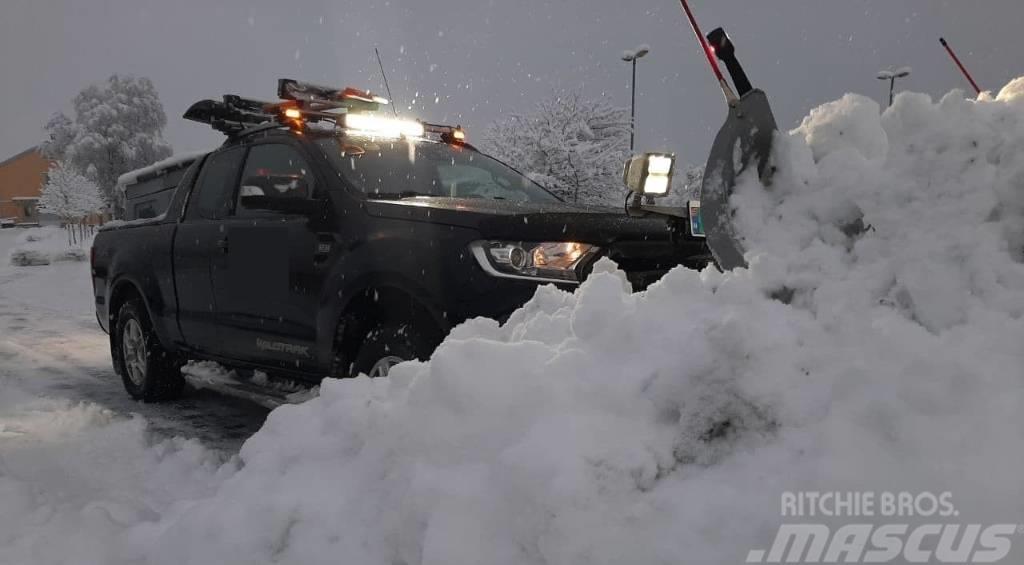 Ford Ranger with snowplow and sandspreader Lätta skåpbilar