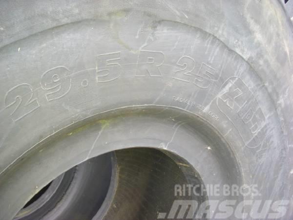 Michelin runderneuert (7-10) 29.5R25 L5 Felsreifen 250 % Däck, hjul och fälgar