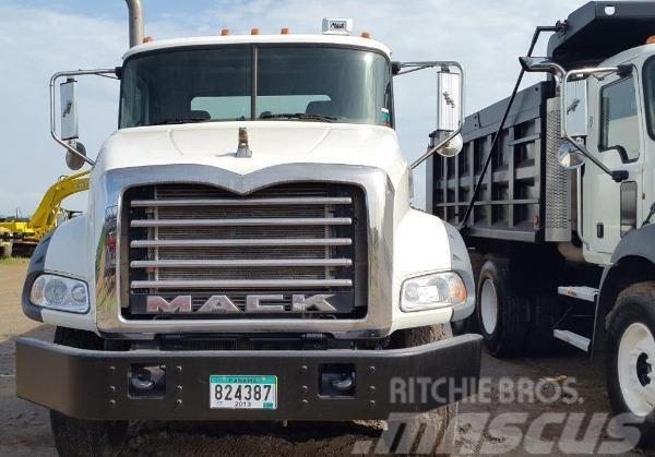 Mack water truck GU813E Tankbilar