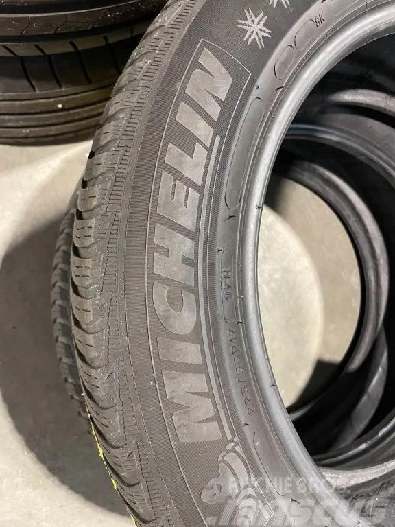 Michelin *Alpine5 *225/55 R 17 Däck, hjul och fälgar