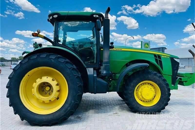 John Deere 8335R Traktorer