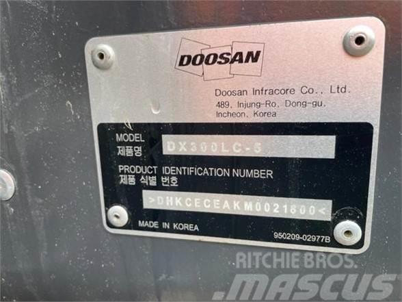 Doosan DX300 LC-5 Bandgrävare