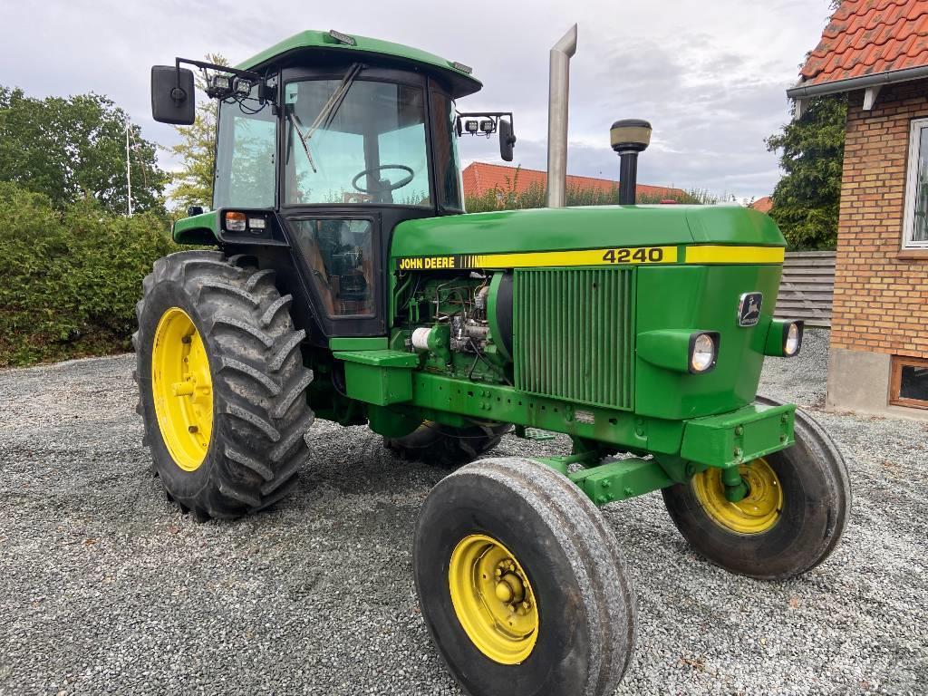 John Deere 4240 Traktorer