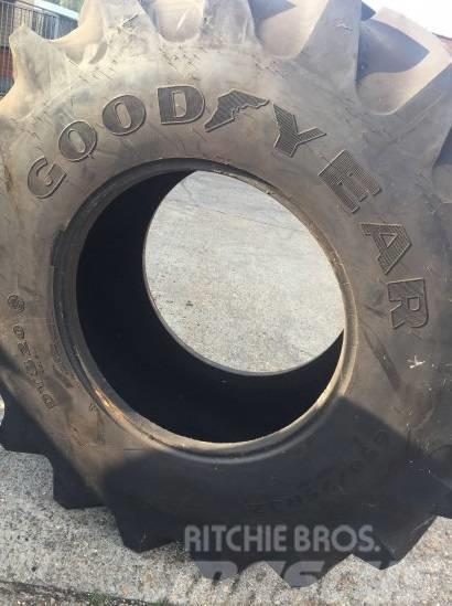 Goodyear 650/75R32 Däck, hjul och fälgar