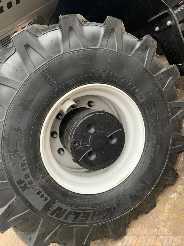 Michelin 18R 19.5 Däck, hjul och fälgar