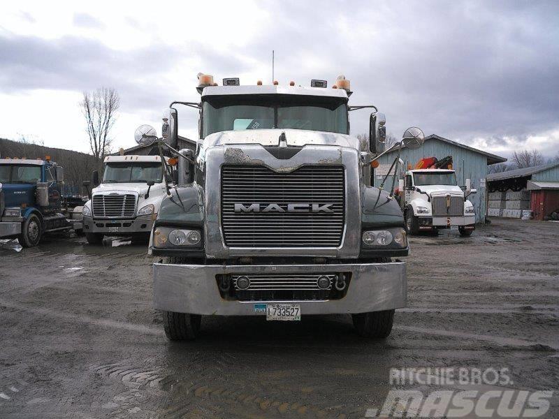 Mack Titan TD 713 Lastväxlare/Krokbilar