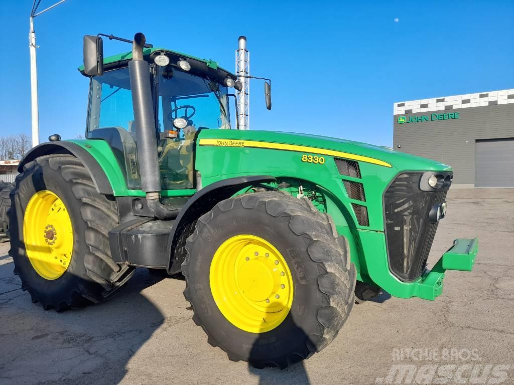 John Deere 8330 Traktorer