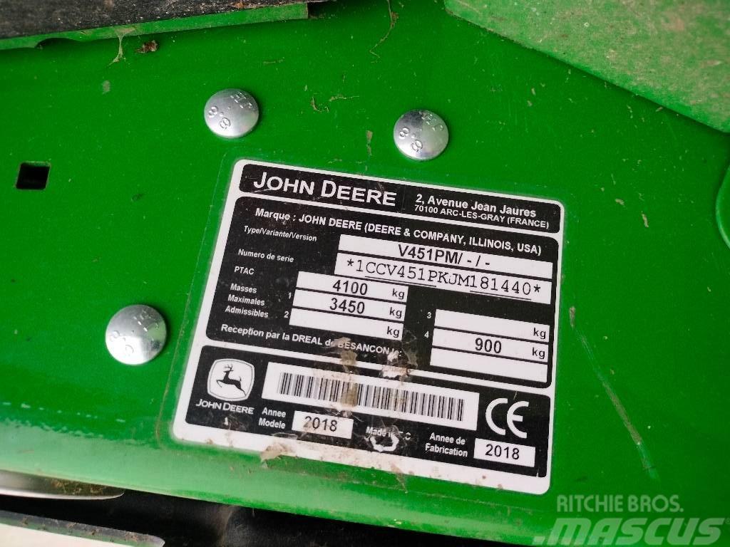 John Deere V451M Rundbalspressar