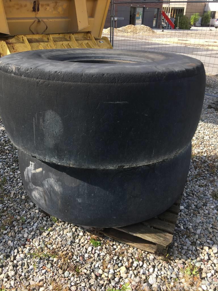 Michelin Recamax 23.5R25 smooth tyre Däck, hjul och fälgar