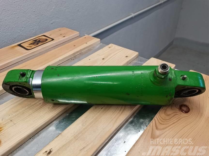 John Deere 6320 {75 mm} lift cylinder Bommar och stickor