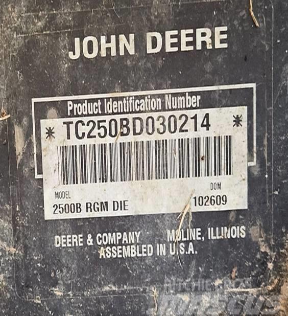 John Deere 2500 B PrecisionCut Åkgräsklippare