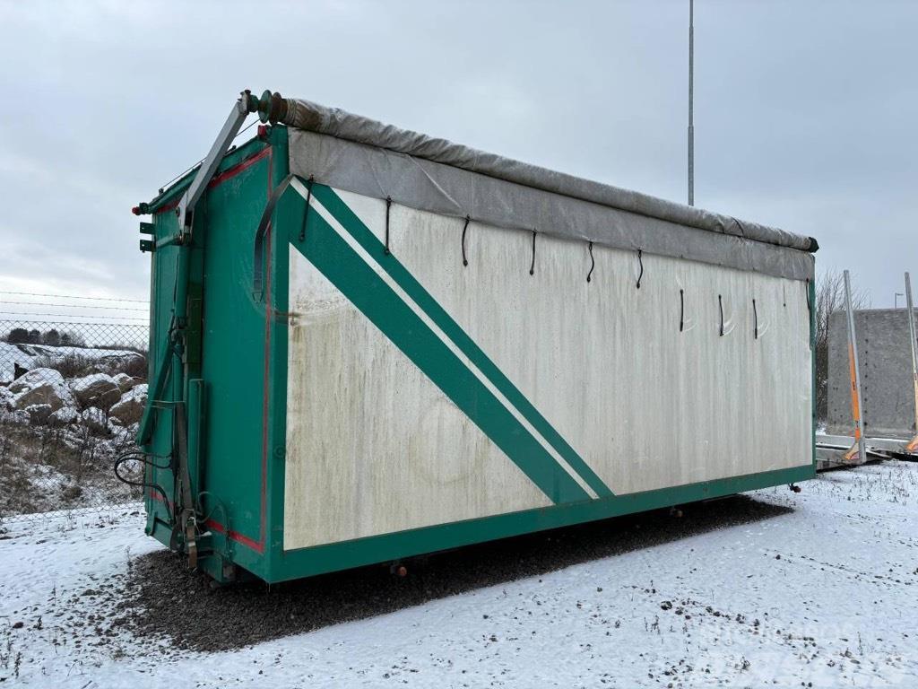  Okänt Flisbur med rulltäckning på Laxolås Lastväxlare/Krokbilar