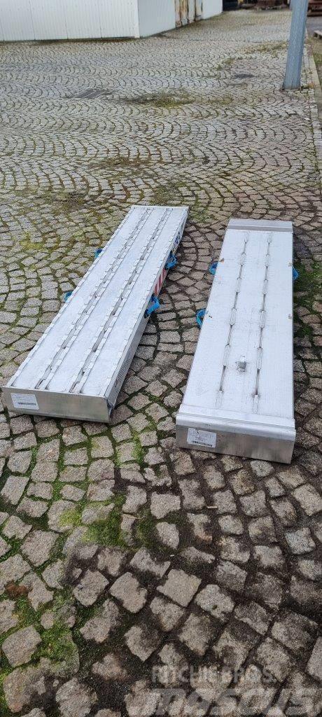  Nowe najazdy aluminiowe Metalmec Låg lastande semi trailer