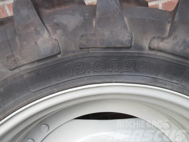 Michelin 13.6/38 Däck, hjul och fälgar