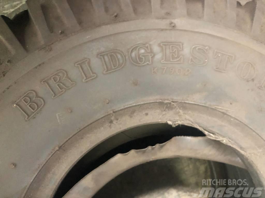 Bridgestone 21x8-9 Däck, hjul och fälgar