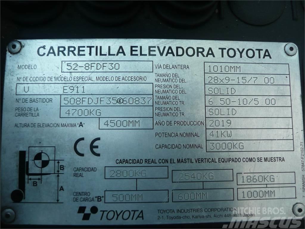 Toyota 52-8FDF30 MATRICULADA Dieselmotviktstruckar