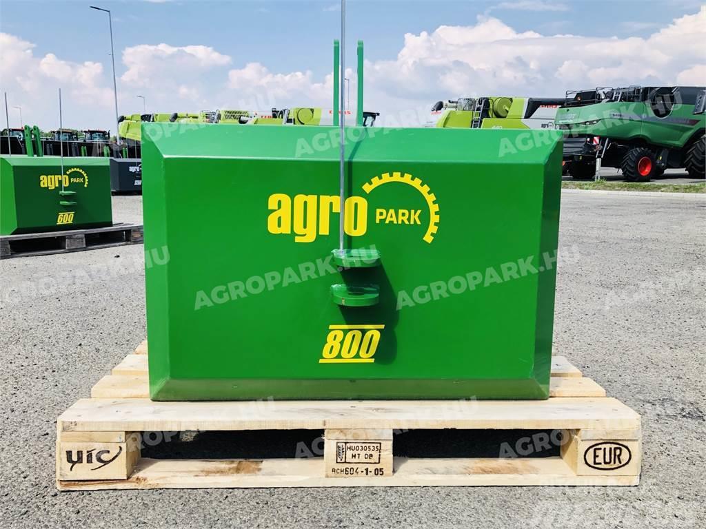  800 kg front hitch weight, in green color Frontvikter