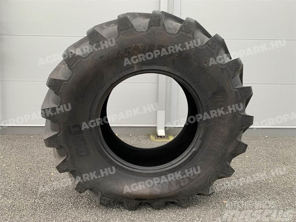 BKT tire in size 650/85R38 Däck, hjul och fälgar