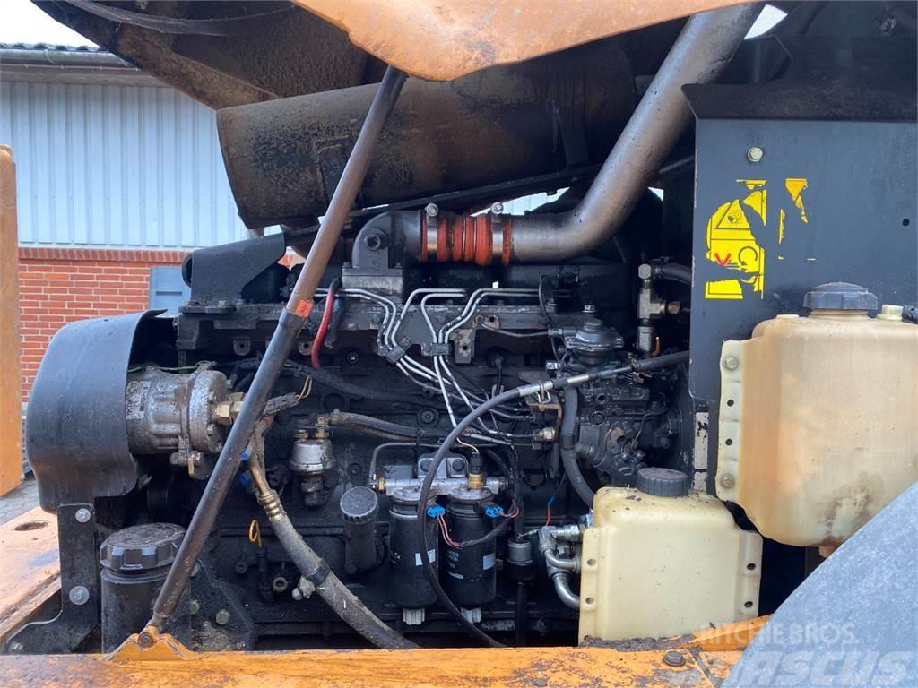 New Holland 688TA/M2 (gangbar) Motorer