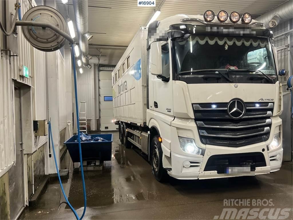 Mercedes-Benz Actros Animal transport truck w/ lift Plogbilar