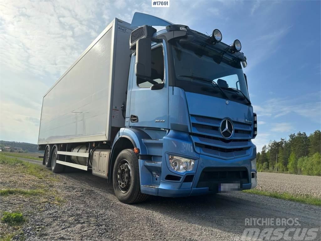 Mercedes-Benz Antons 6x2 Box truck w/ fridge/freezer unit. Skåpbilar