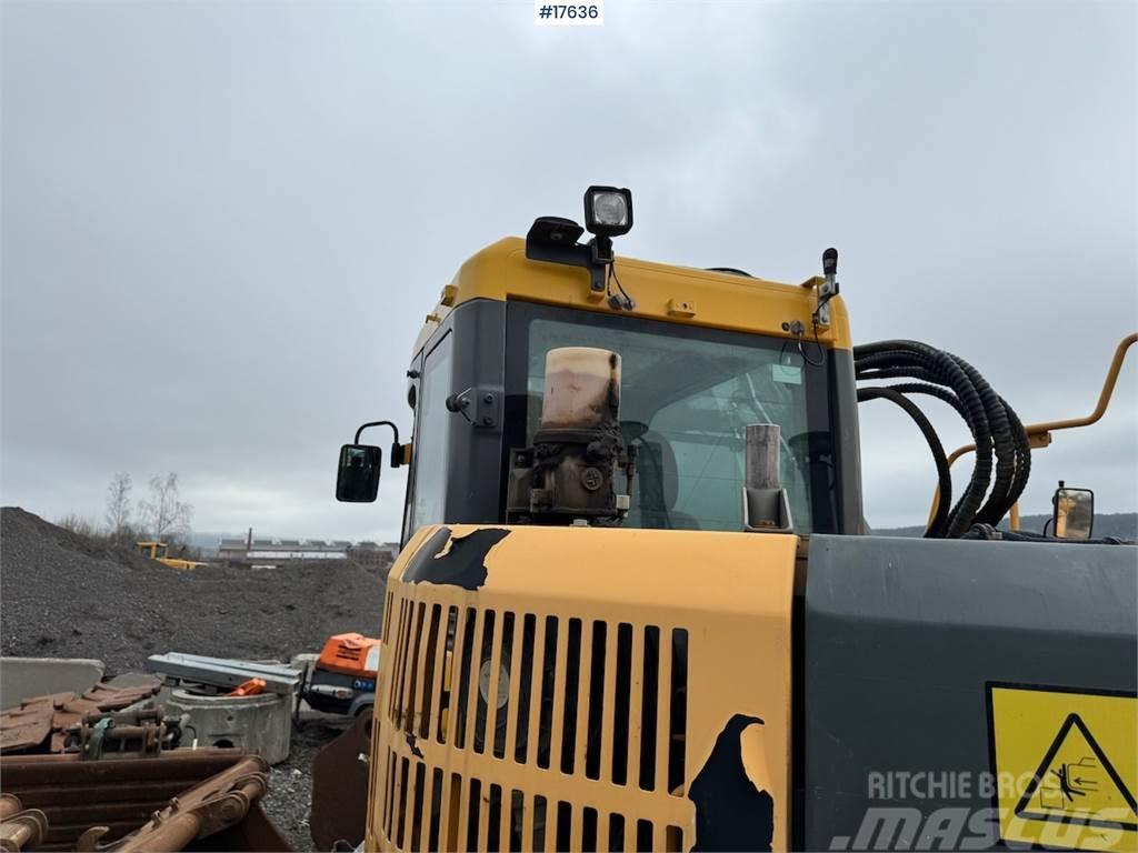Volvo ECR235CL Tracked excavator w/ bucket and tilt Bandgrävare