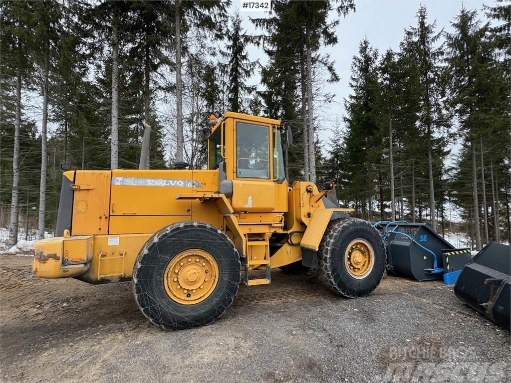 Volvo L90D Wheel loader w/ folding wing tray and scale.  Hjullastare