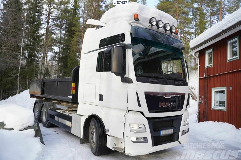 MAN TGX26.480 6x2 Hook truck with flat bed Lastväxlare/Krokbilar