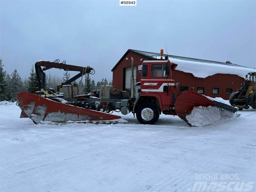 Scania LBS 111 with plow equipment, Tractor registered Chassier