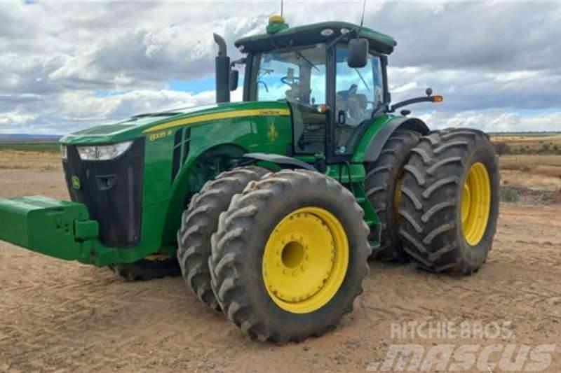 John Deere 8335R Traktorer