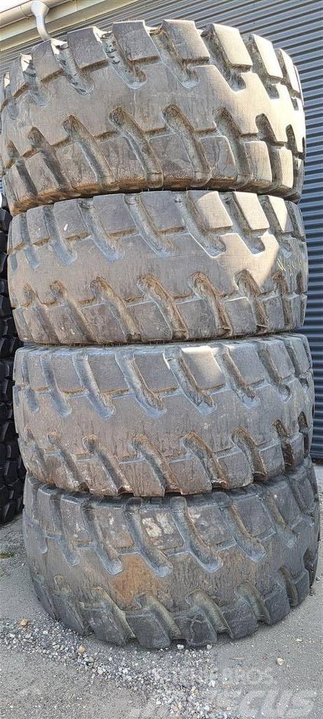 Michelin 26.5R25 XTXL L4 85% (som nye) Däck, hjul och fälgar