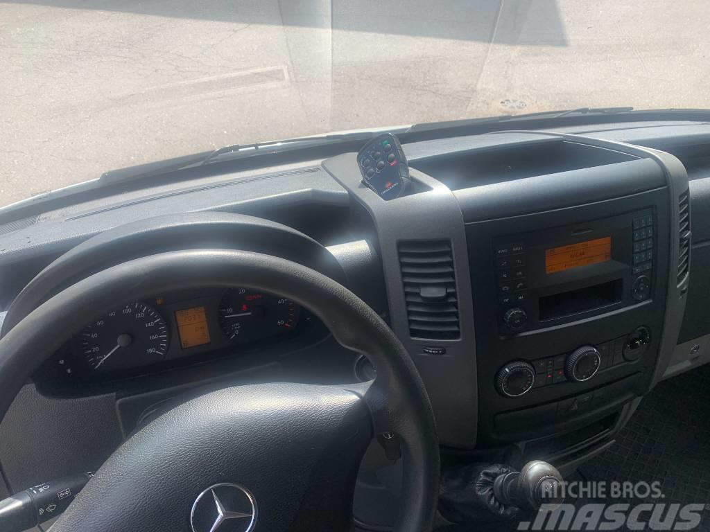 Mercedes-Benz Sprinter 313 CDI Pakettiauto umpikori + TL Nostin Lätta lastbilar