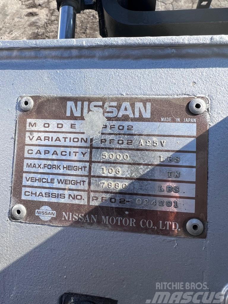 Nissan PF02A25V Terrängtruck