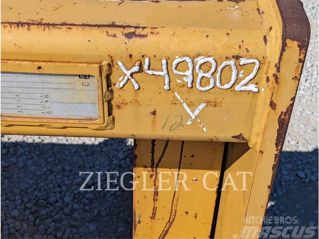 CAT 953 TRACK TYPE LOADER FORK PIN ON 72 Pallgafflar