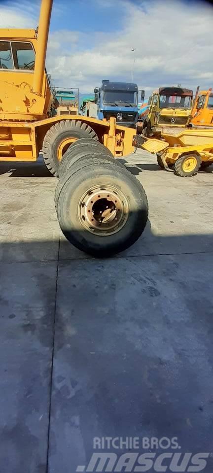 Bridgestone 13R22.5 Däck, hjul och fälgar