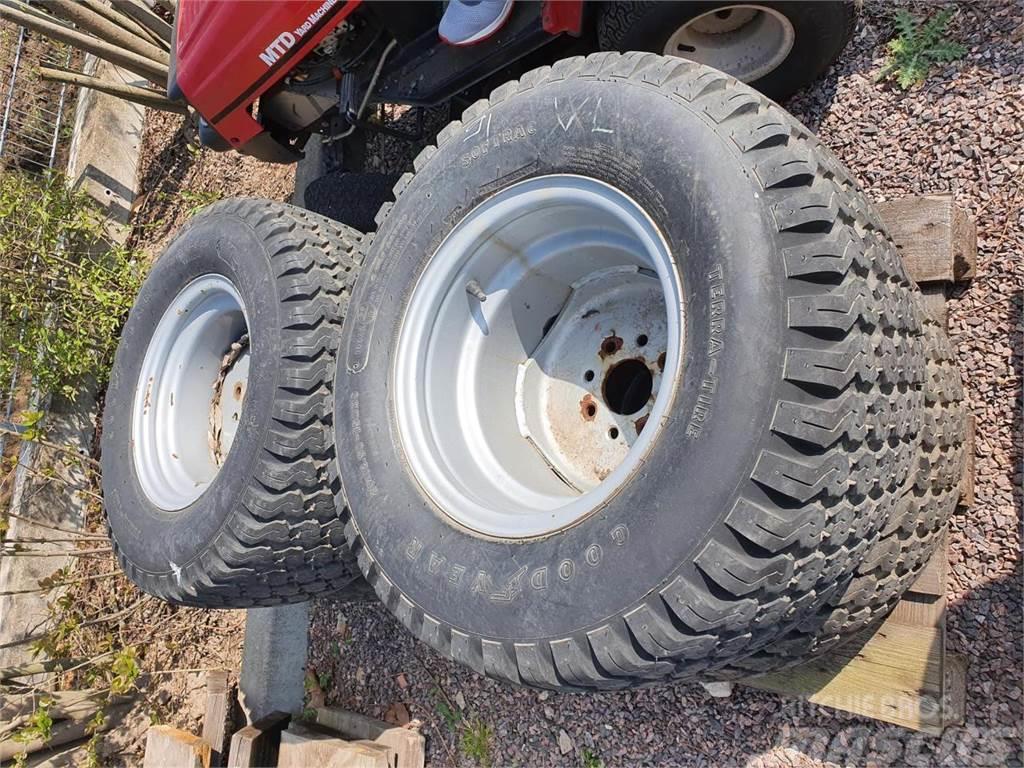 Goodyear 29x12.50-15 x4 Däck, hjul och fälgar