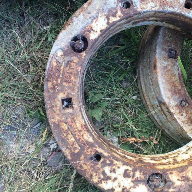 Ford Tractor Weights £250 Frontvikter