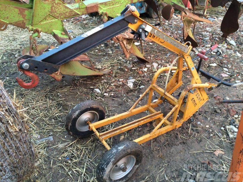 Probst manual operated wheeled hydraulic crane £250 plus  Övriga