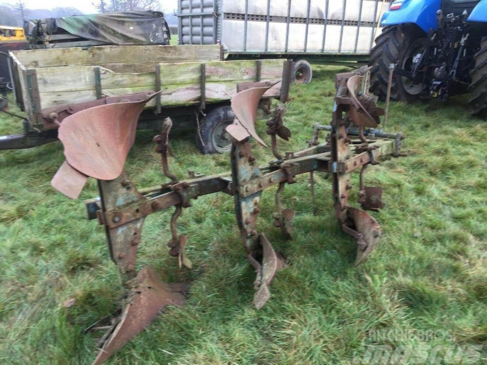 Ransomes 3 Furrow reversible plough £450 plus vat £540 Tegplogar