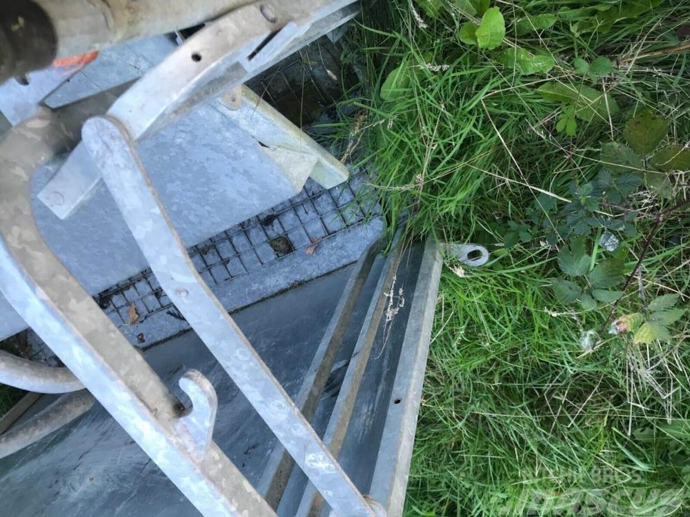  sheep turn over crate lightly used Övrig inomgårdsutrustning