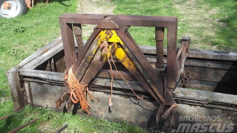  tractor mounted dung scraper £450 Sladdar