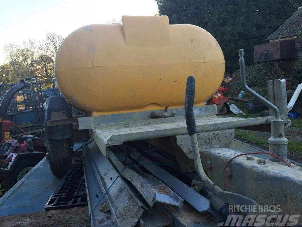  water bowser £400 plus vat £480 Tanksläp