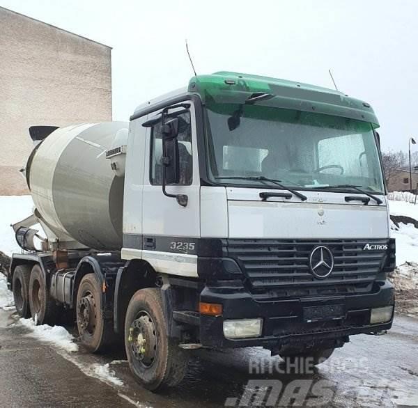 Mercedes-Benz 3235 Actros Cementbil