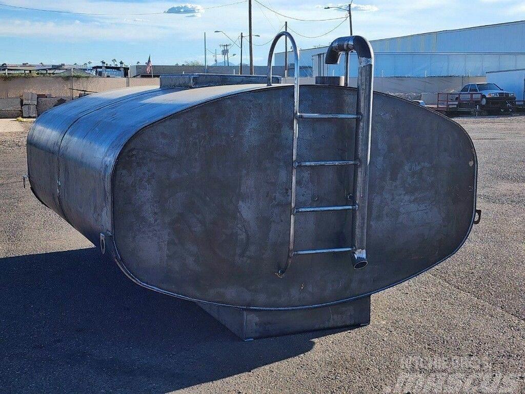  Custom 2000 Gallon Water Tanks Tankar