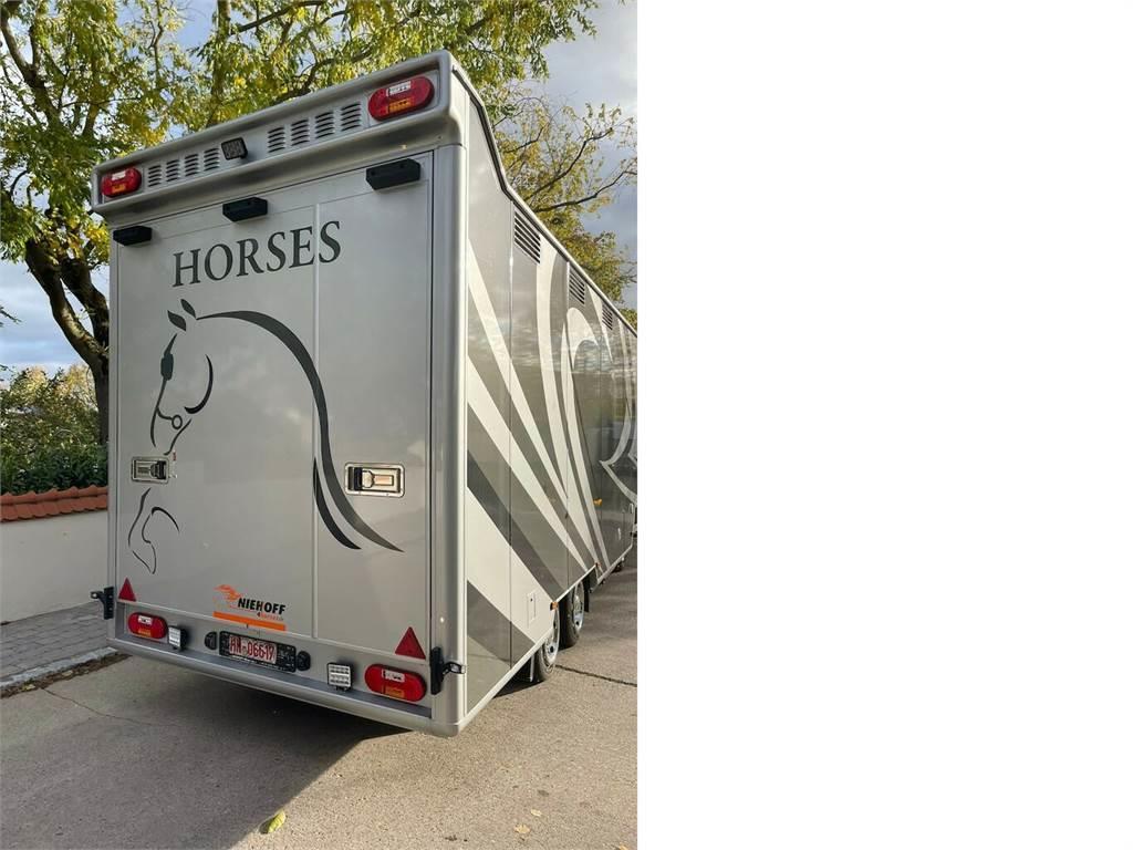 Blomenröhr / Niehoff 4-5 Pferde und Wohnung Djurtransport trailer
