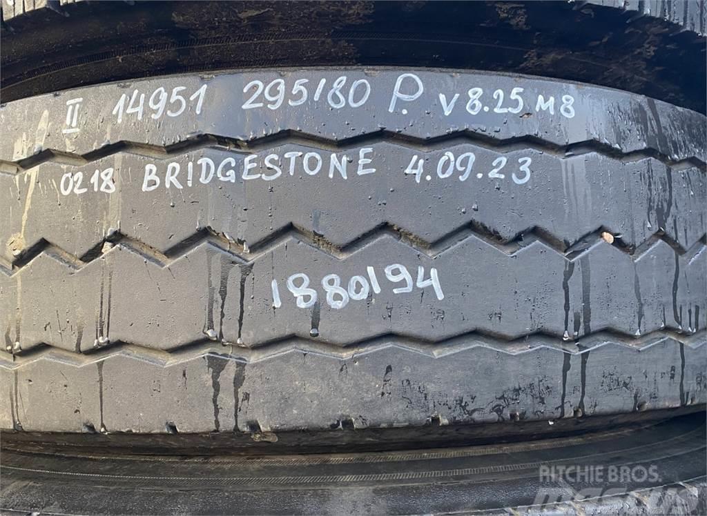 Bridgestone K-series Däck, hjul och fälgar
