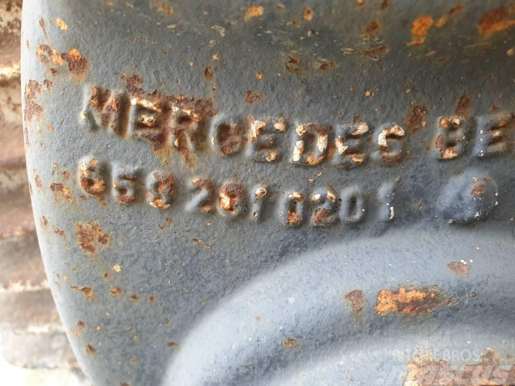 Mercedes-Benz VG 2400-3W/1 448 Hydraulik